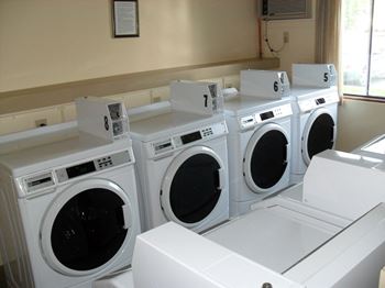 Pickering Towers in Amherstburg, ON on-site laundry facility